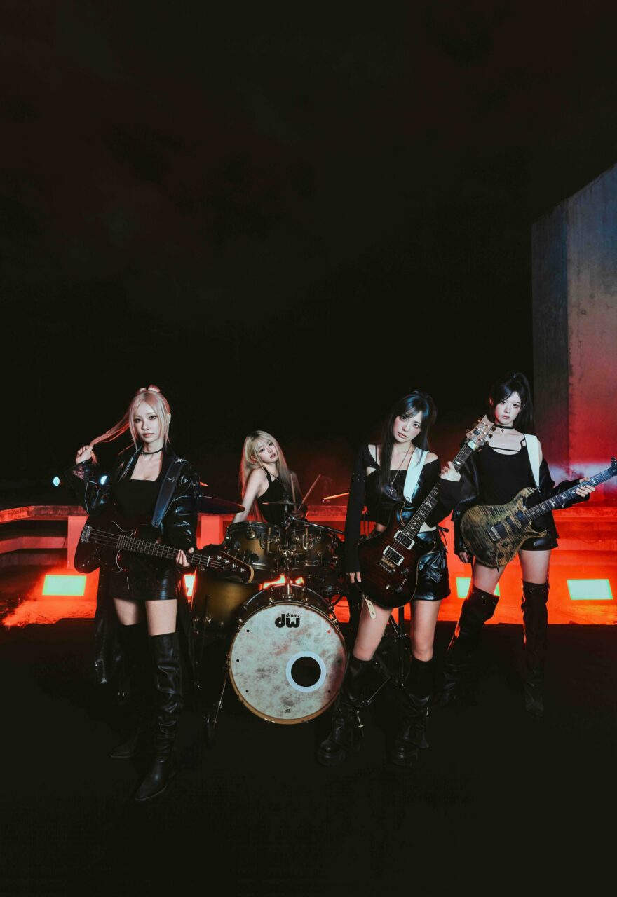QWER 일본 데뷔 싱글 'SHOW DOWN' 콘셉트 포토