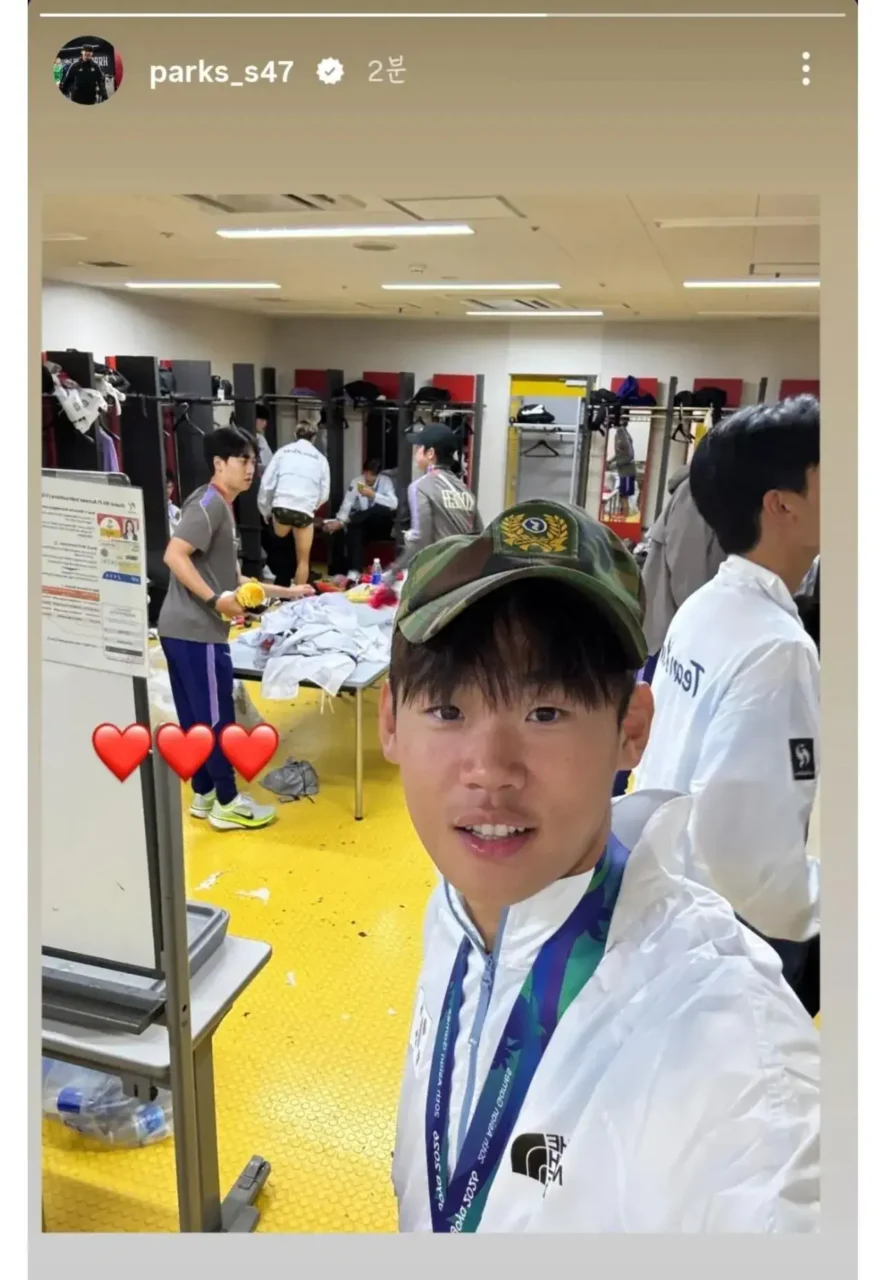 삐딱하게 전역모 착용한 박승수