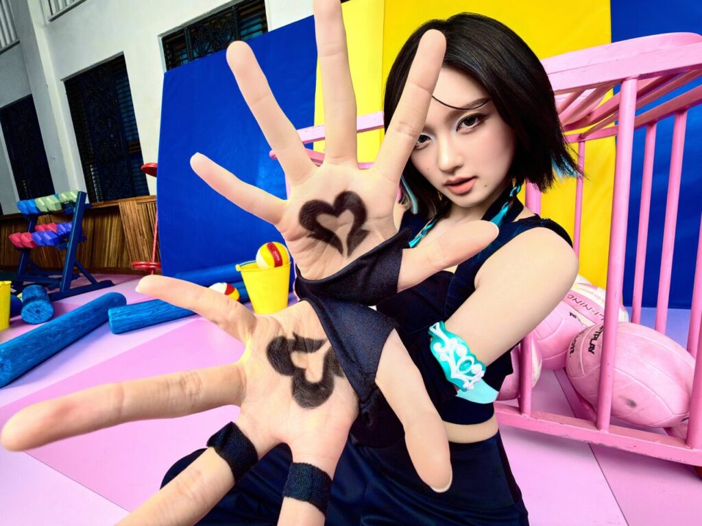 아이브 가을 EP 5집 'Looks Can Kill' #3 HERO COMICS 콘셉트 포토