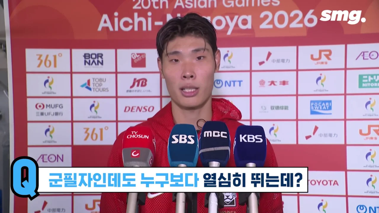 인터뷰하는 이영준