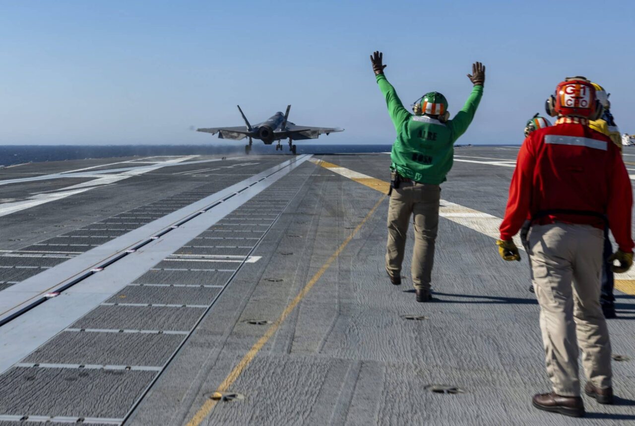 존 F. 케네디함에서 발진하는 F-35C